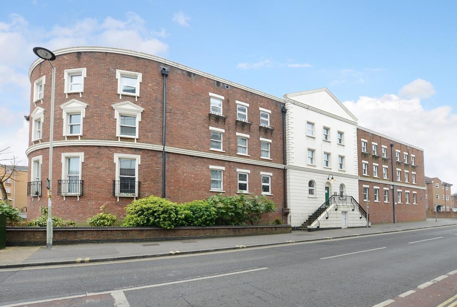1 bedroom Flat for Letting Stratfield House, Birchett Road