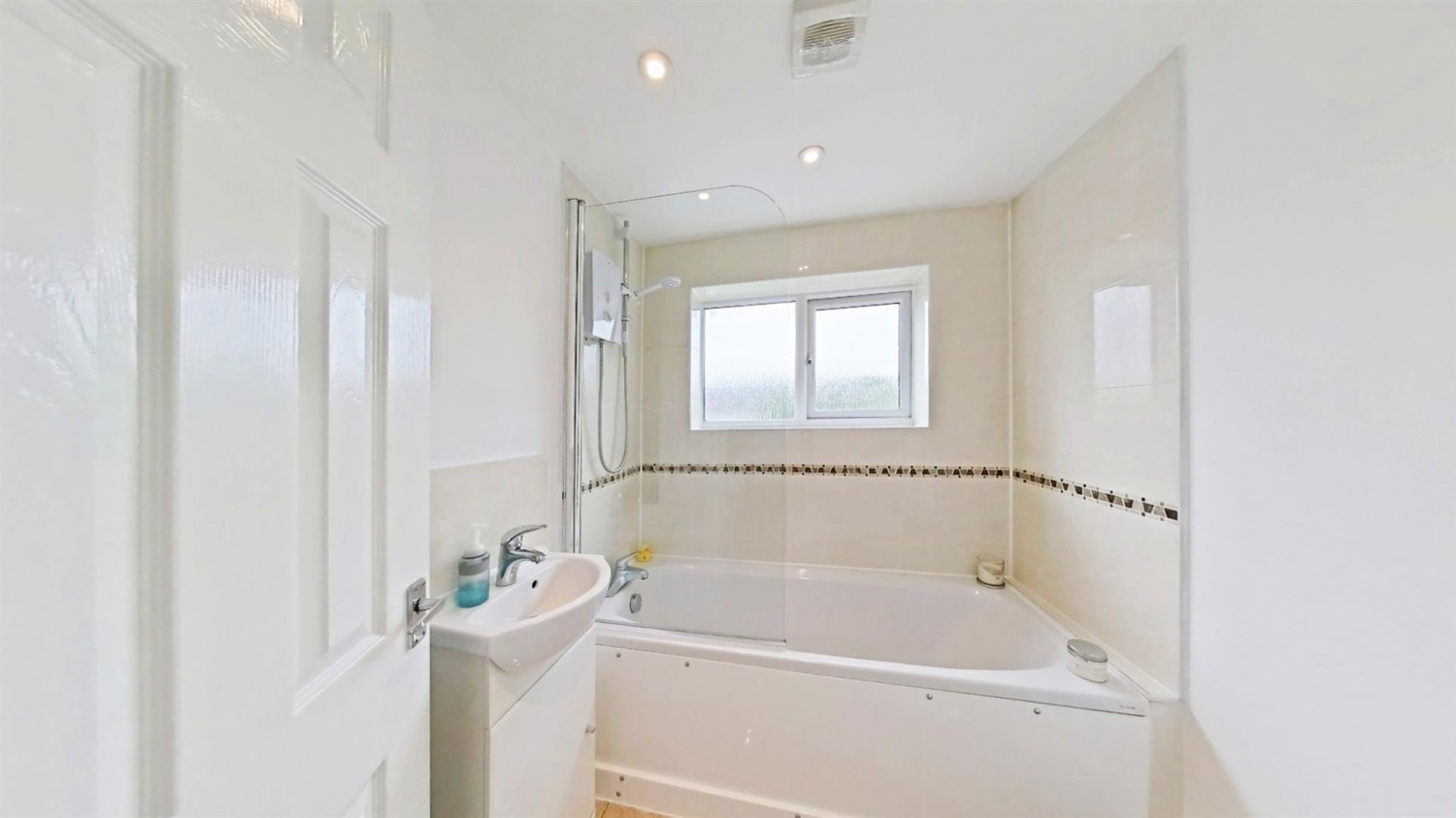 3 bedroom House for Sale Baker Street, Rochester