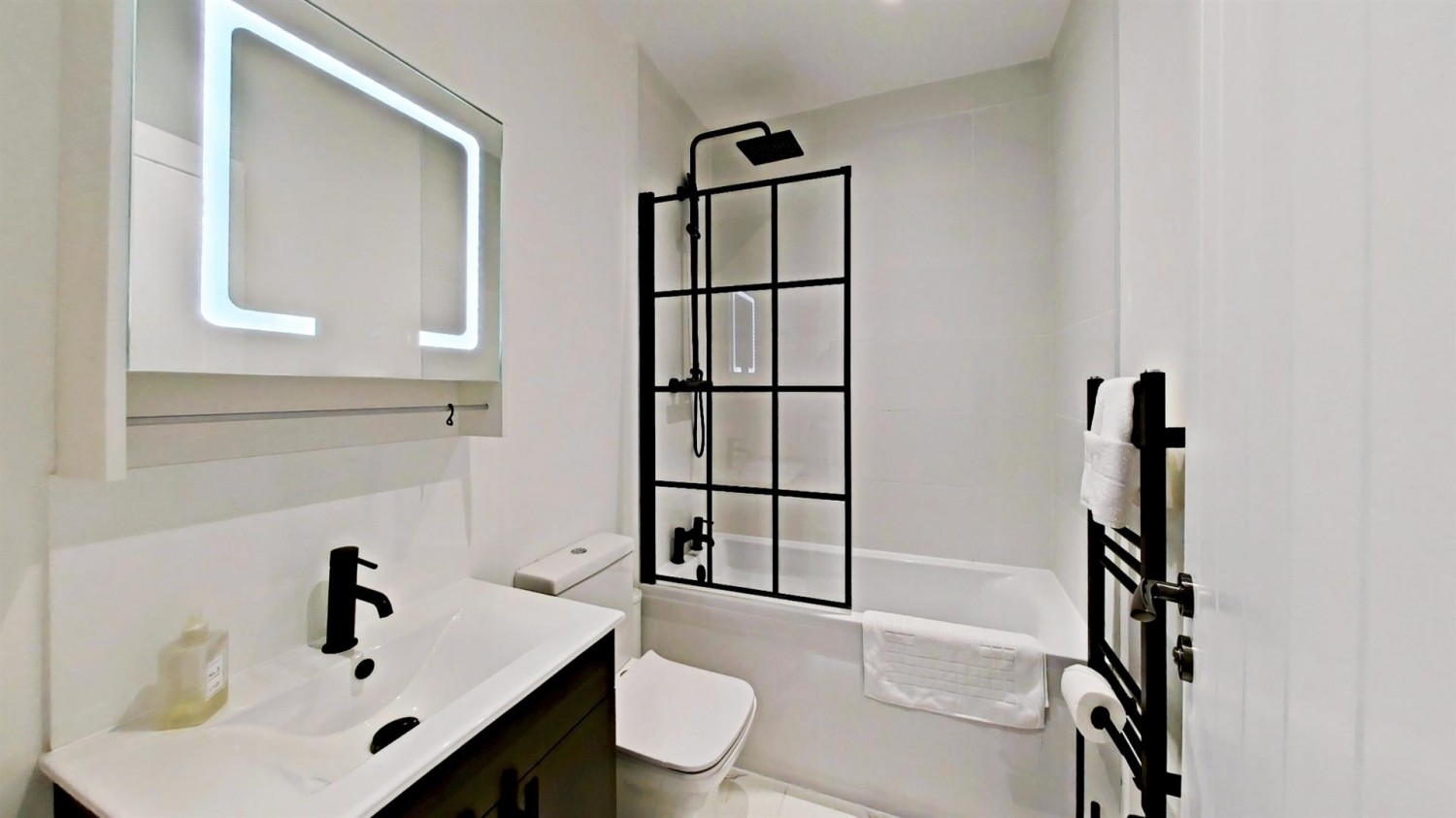 4 bedroom House for Sale The Terrace, Rochester, Kent