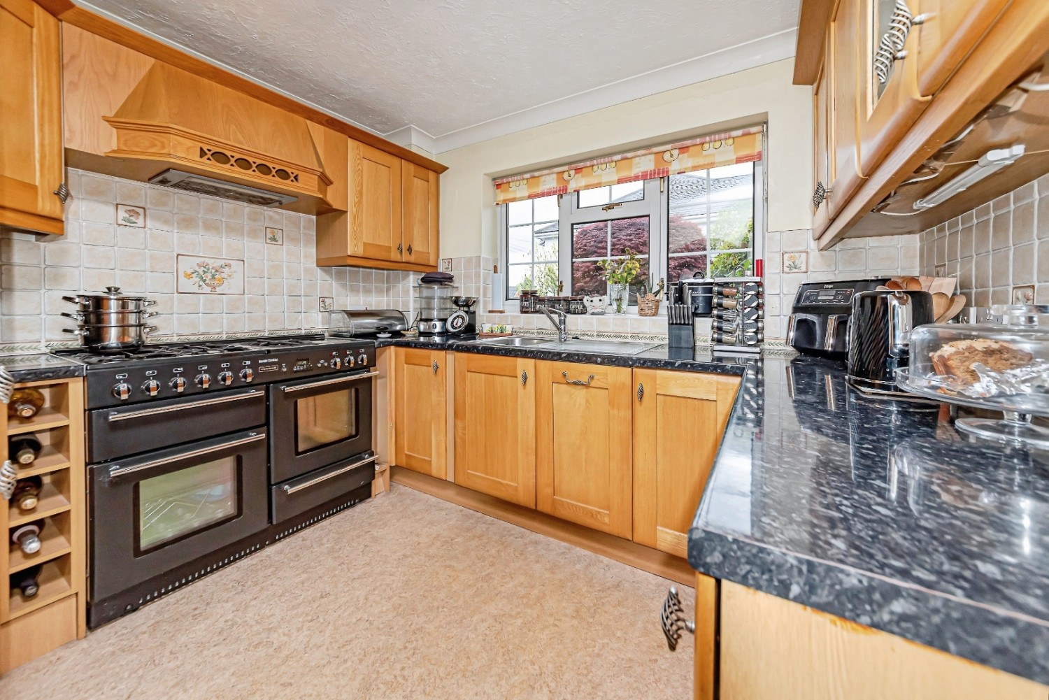 4 bedroom House for Sale Penrhyn Close