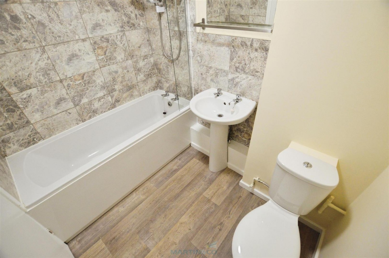 2 bedroom Flat for Letting Cypress Court, Grange Road, Gillingham