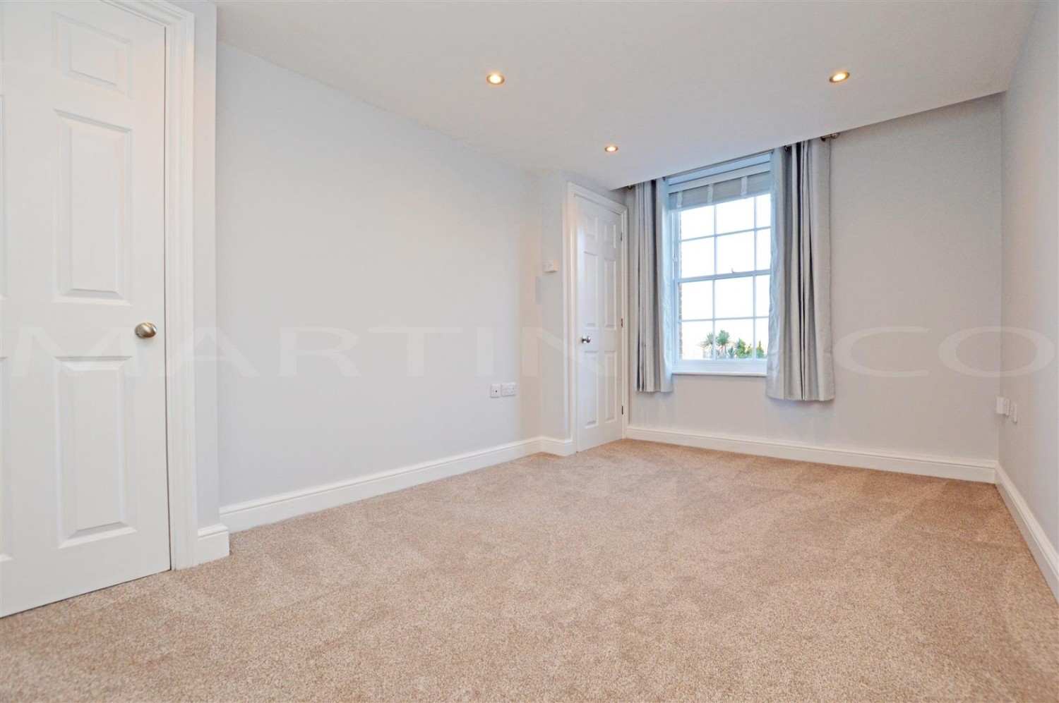 2 bedroom Flat for Letting New Road Avenue, Chatham