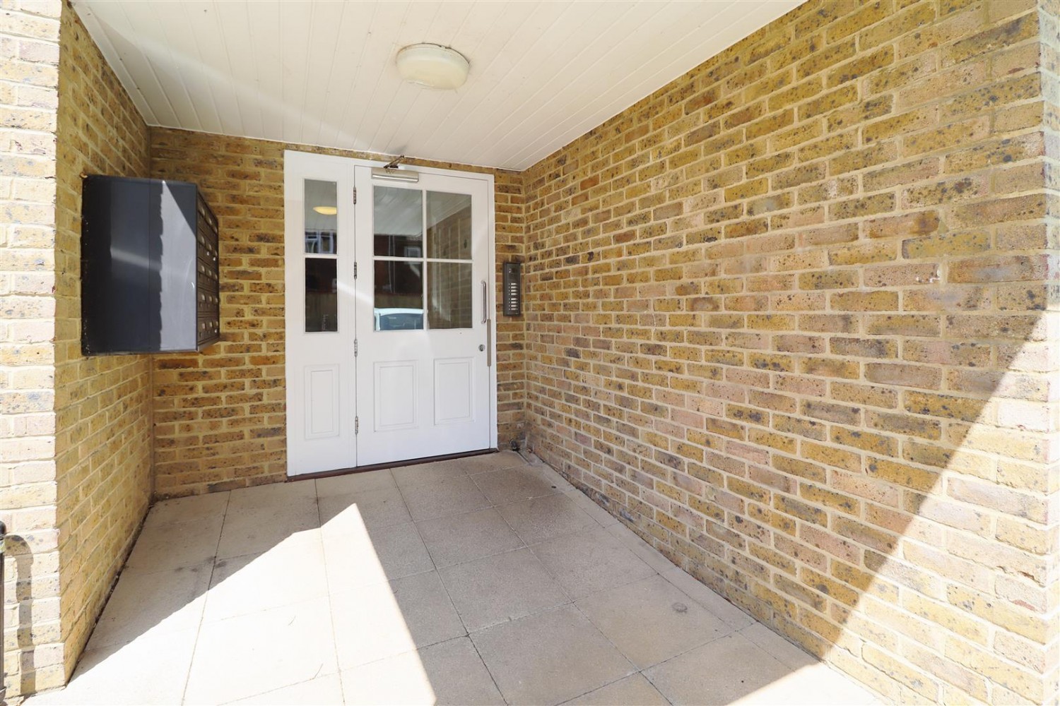 2 bedroom Flat for Letting Coopers Road, Northfleet, Gravesend