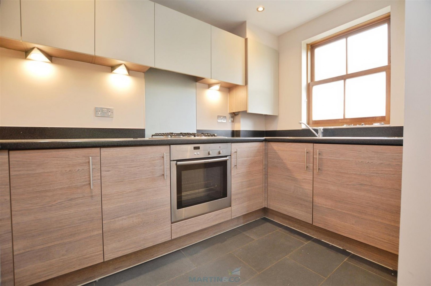 2 bedroom Flat for Letting Coopers Road, Northfleet, Gravesend