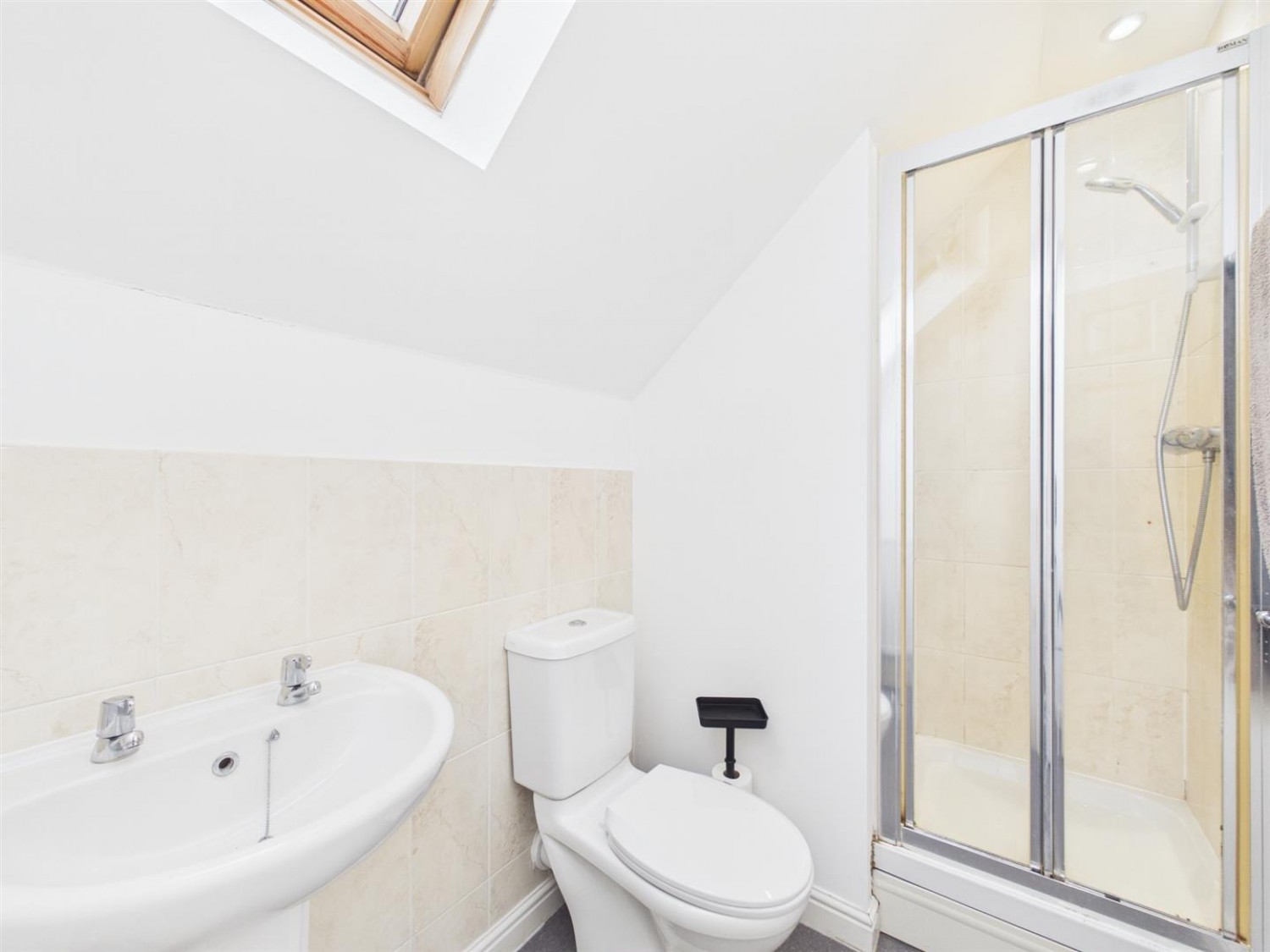 3 bedroom House for Sale Tall Pines Road, Witham St. Hughs