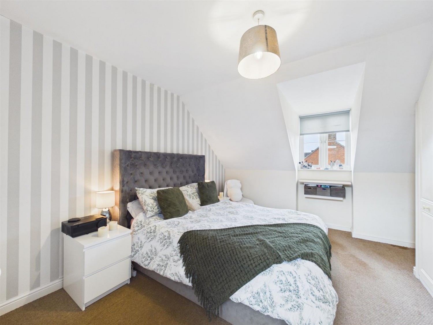 3 bedroom House for Sale Tall Pines Road, Witham St. Hughs