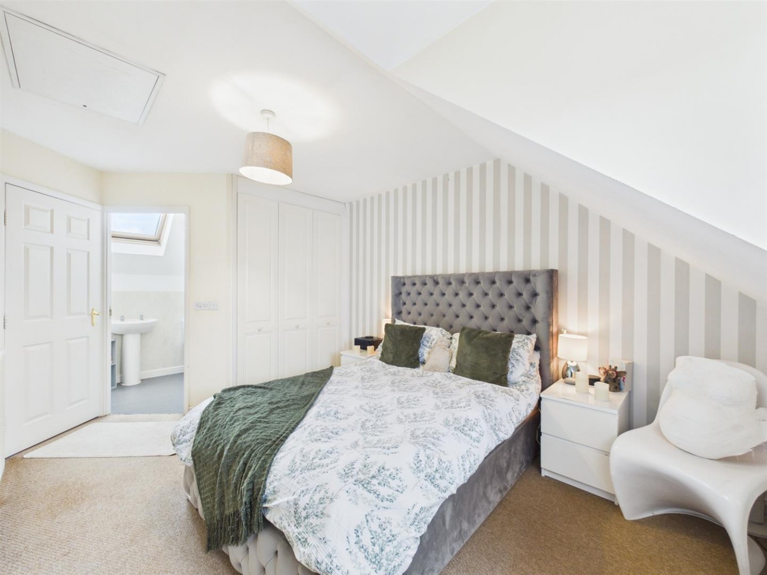 3 bedroom House for Sale Tall Pines Road, Witham St. Hughs