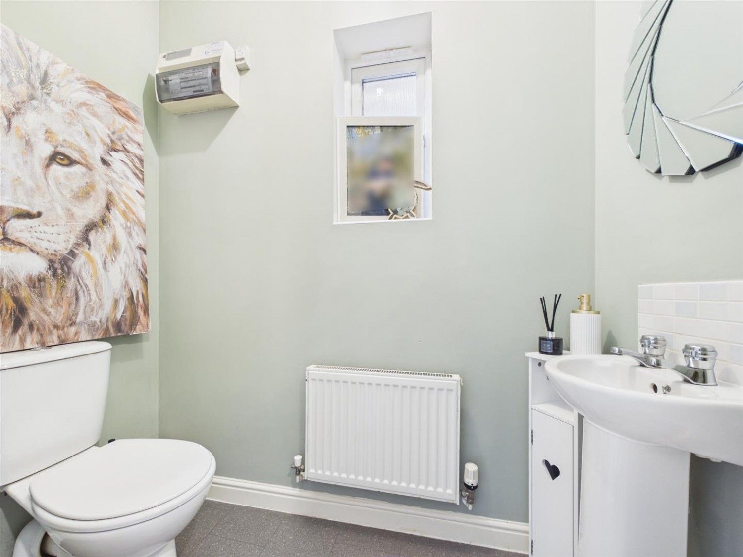 3 bedroom House for Sale Tall Pines Road, Witham St. Hughs