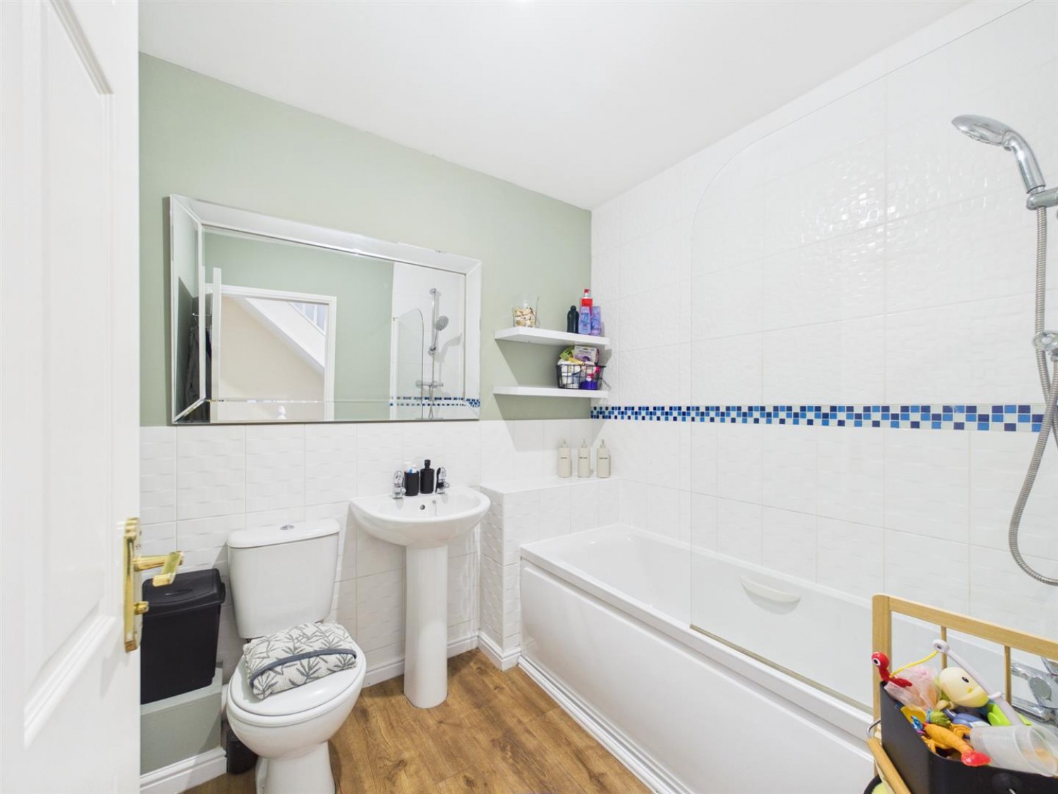 3 bedroom House for Sale Tall Pines Road, Witham St. Hughs