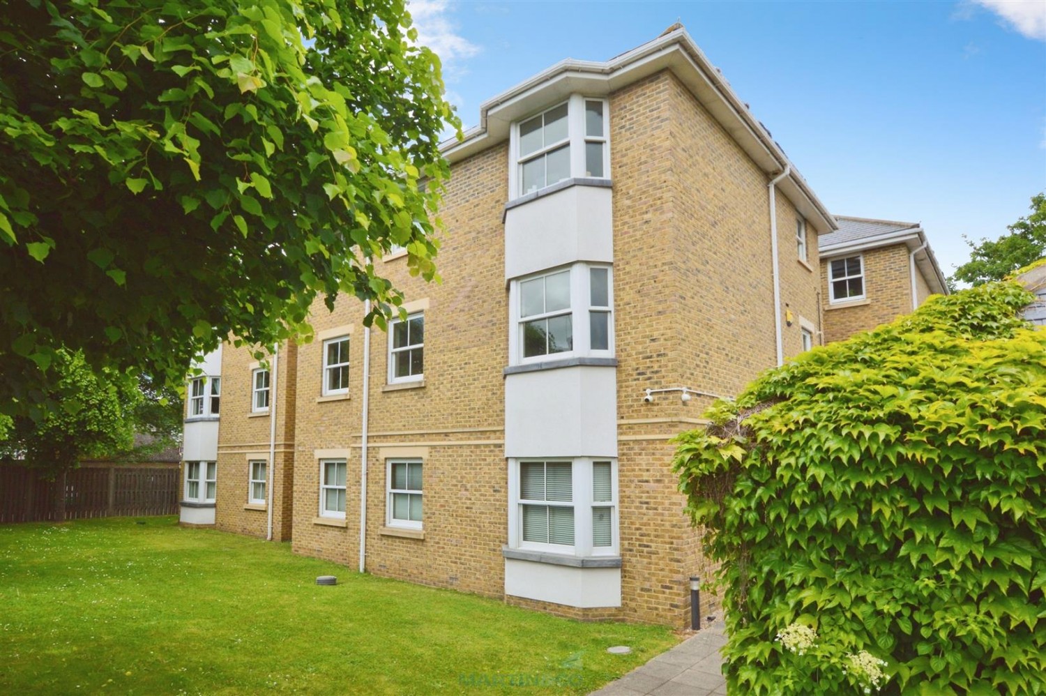 2 bedroom Flat for Letting Coopers Court, Coopers Road
