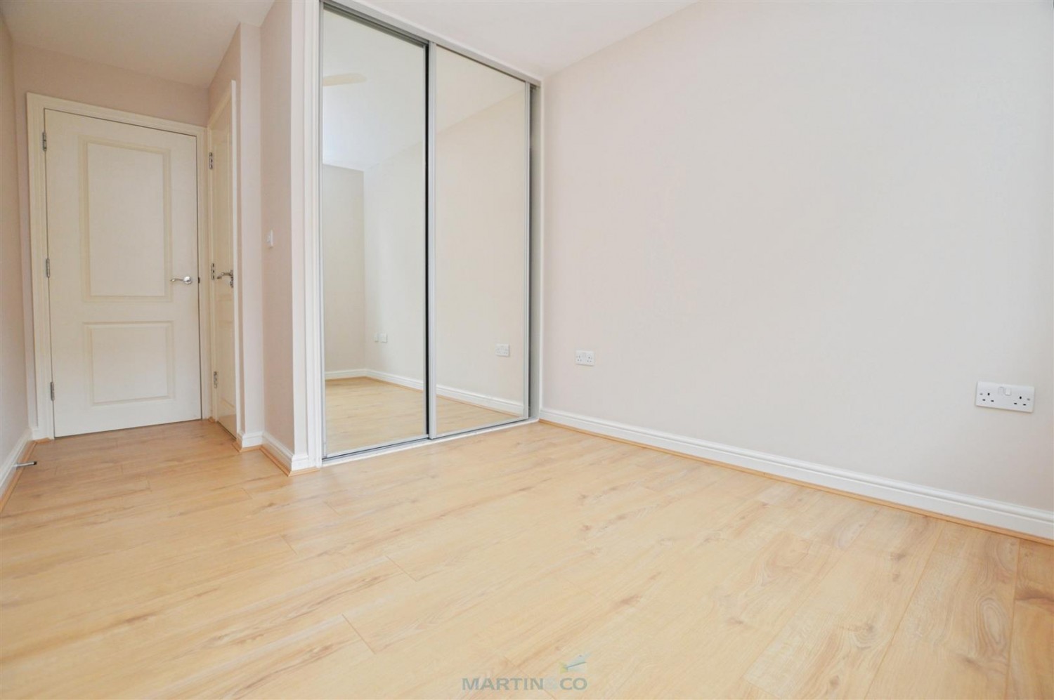 2 bedroom Flat for Letting Coopers Court, Coopers Road