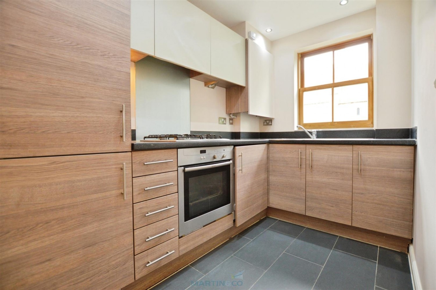 2 bedroom Flat for Letting Coopers Court, Coopers Road