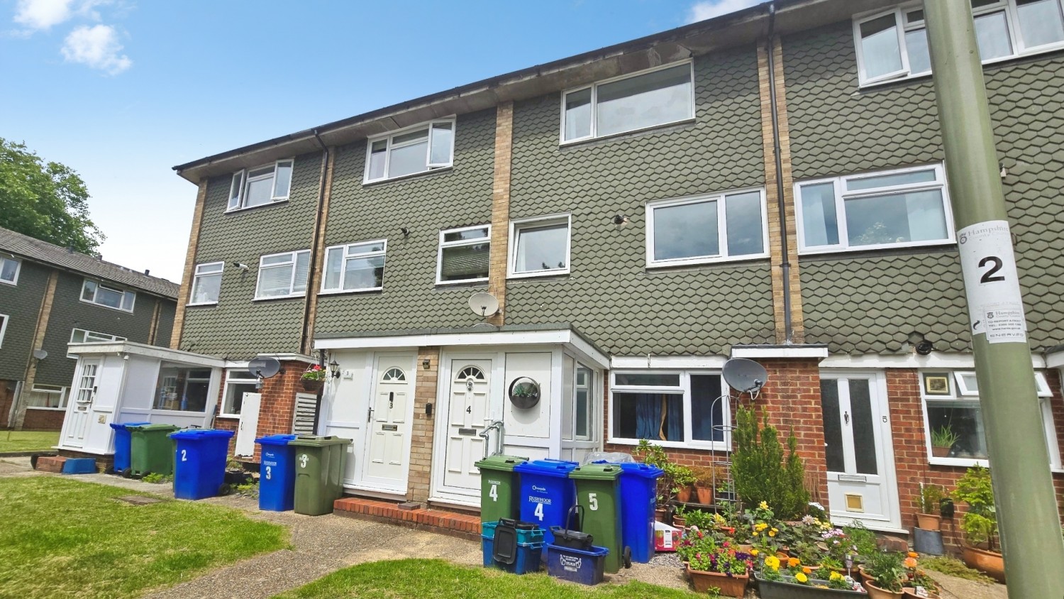 3 bedroom Flat for Letting Tredenham Close, Farnborough