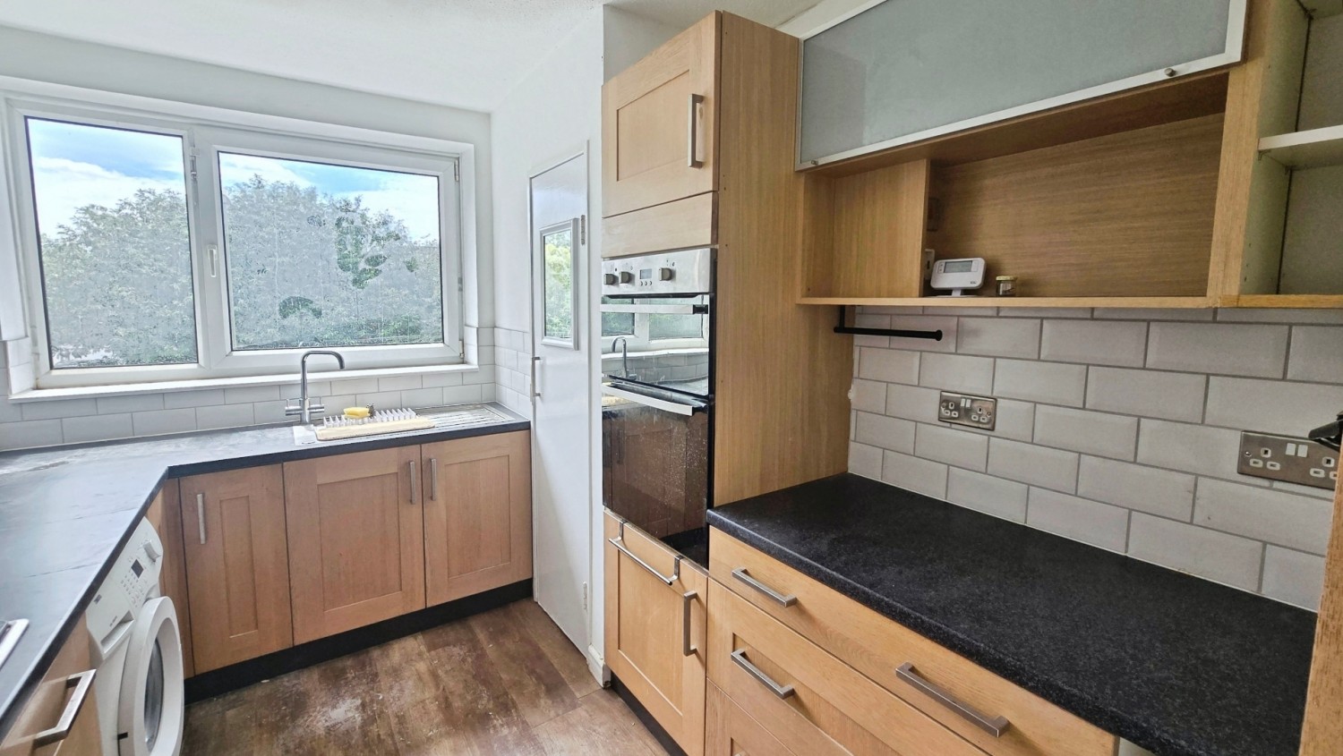 3 bedroom Flat for Letting Tredenham Close, Farnborough