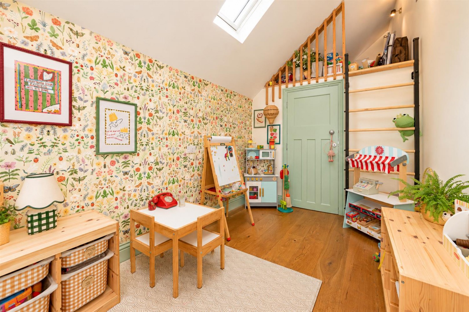 4 bedroom House for Letting Arthur Road, Farnham
