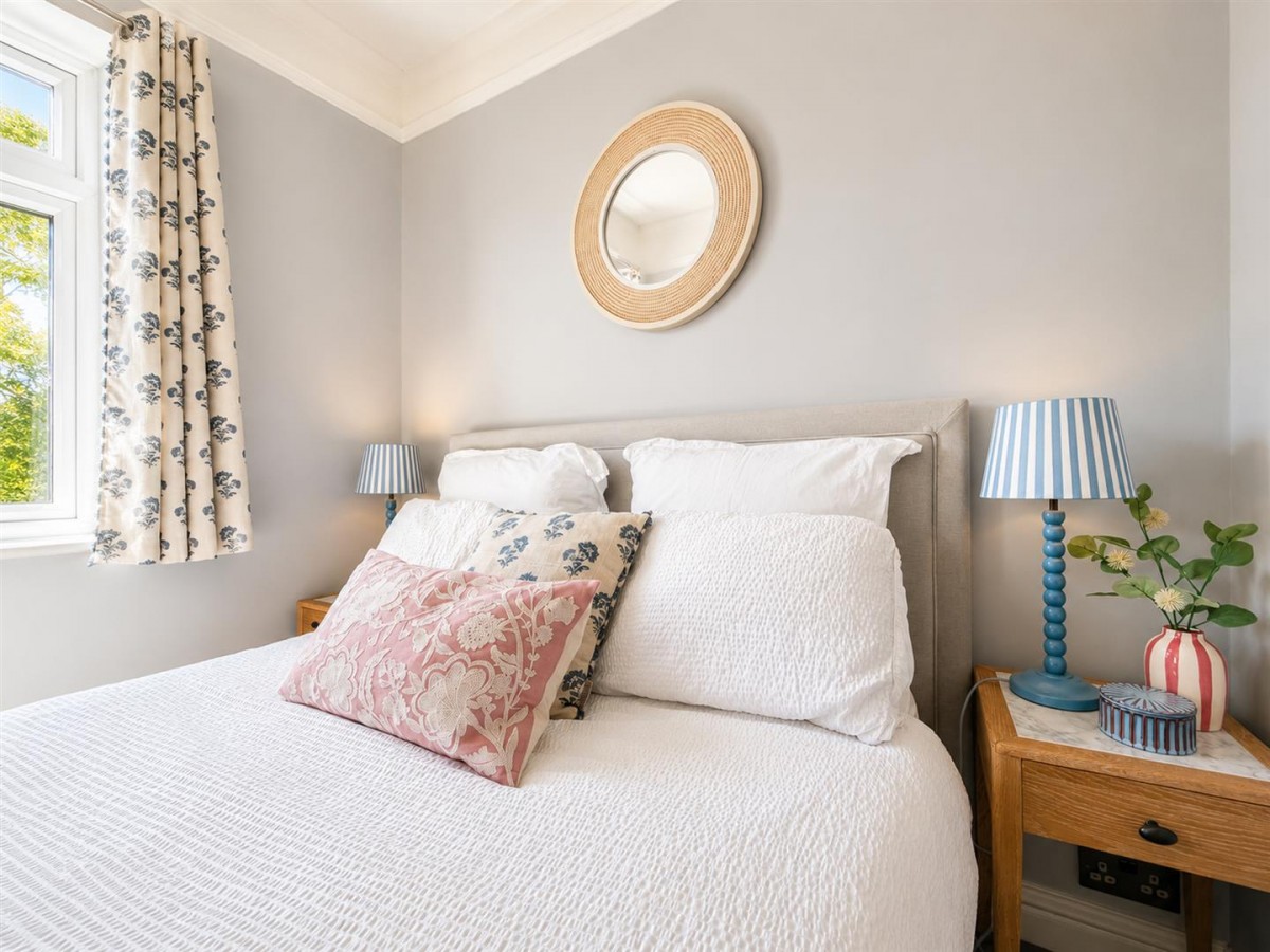 Arthur Road, Farnham
