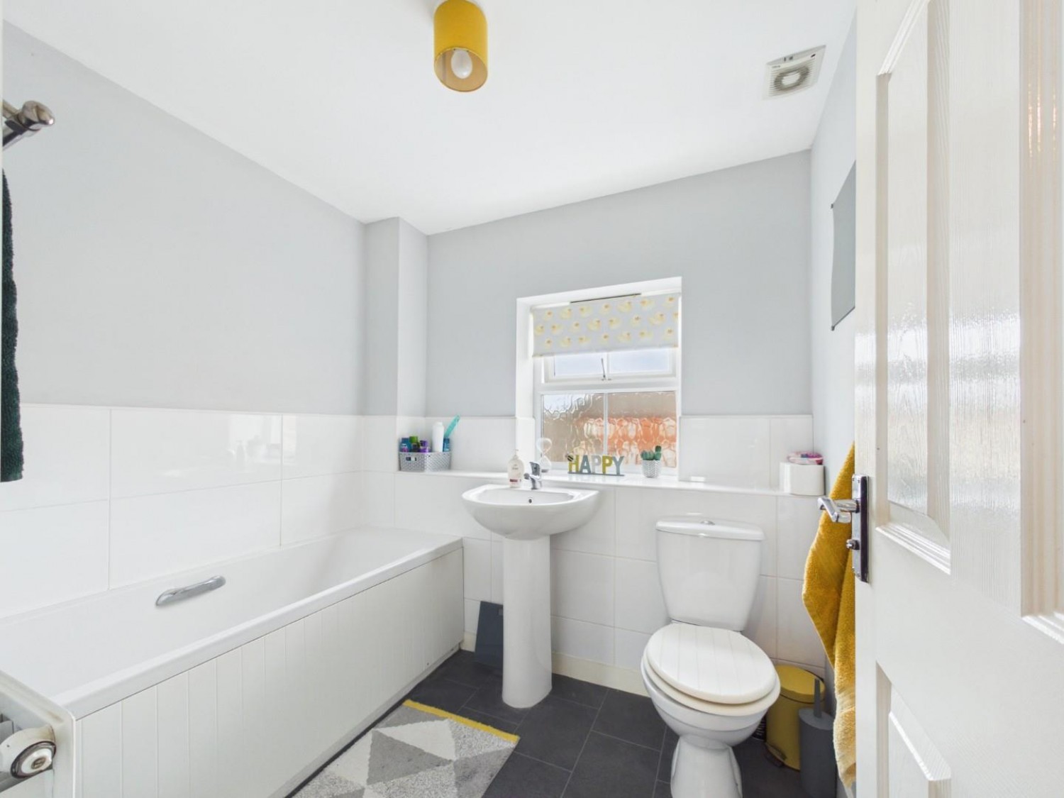 4 bedroom House for Sale Greenfinch Crescent, Witham St Hughs