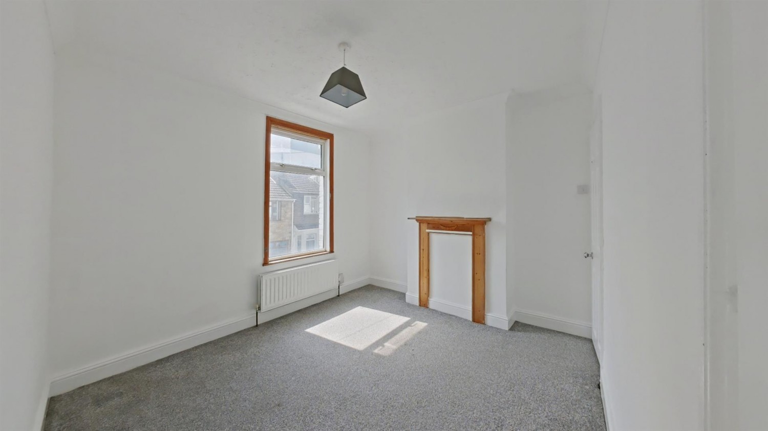 2 bedroom House for Sale Castle Road, Chatham