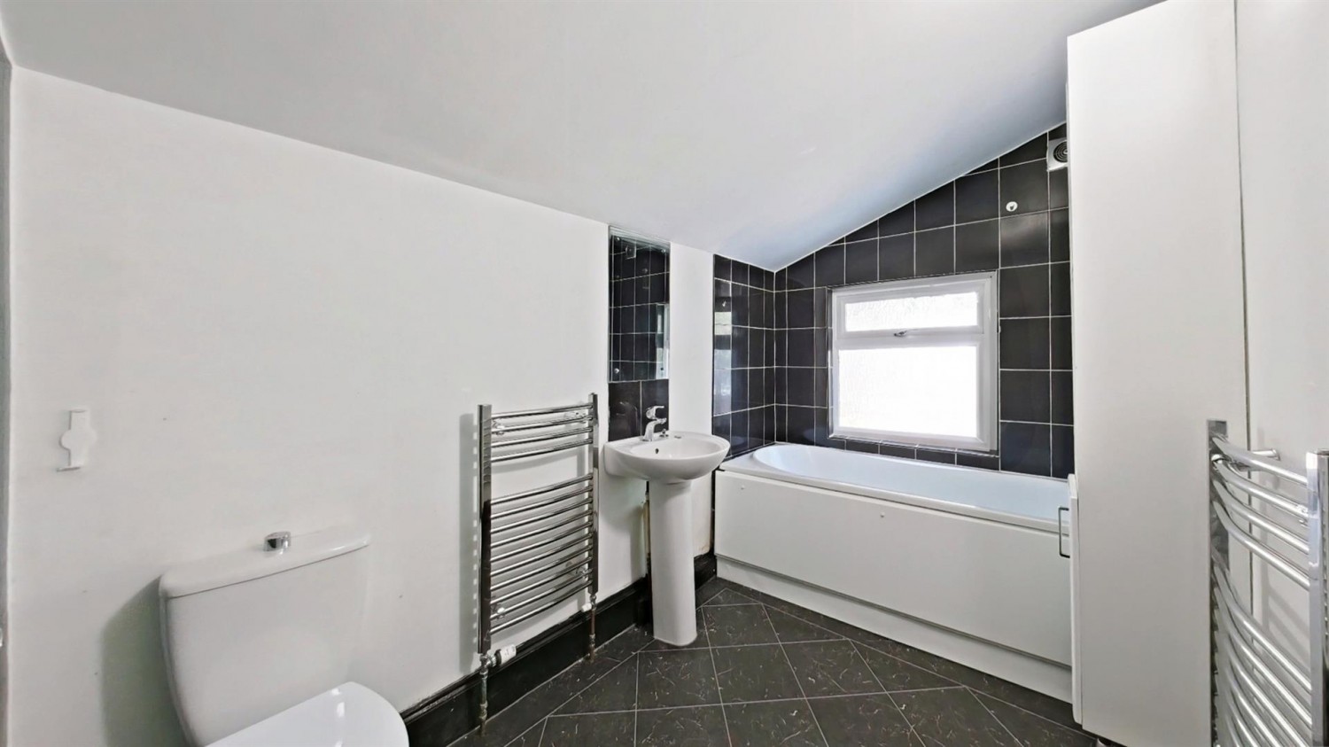 2 bedroom House for Sale Castle Road, Chatham