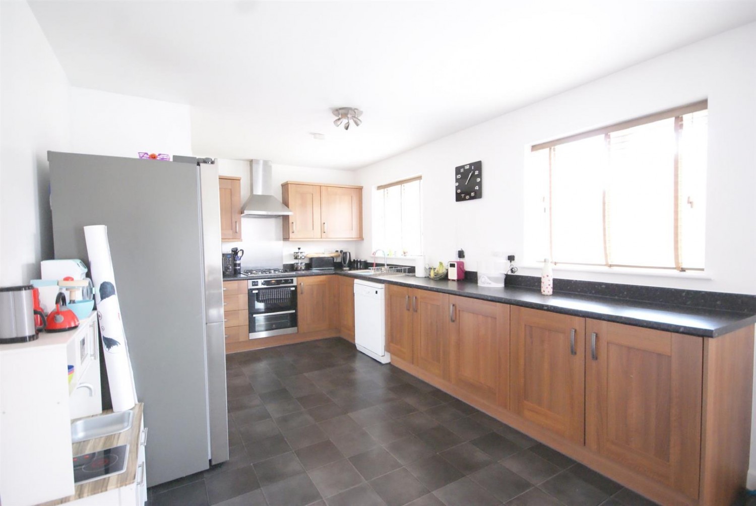 4 bedroom House for Letting Honeysuckle Road, Witham St. Hughs