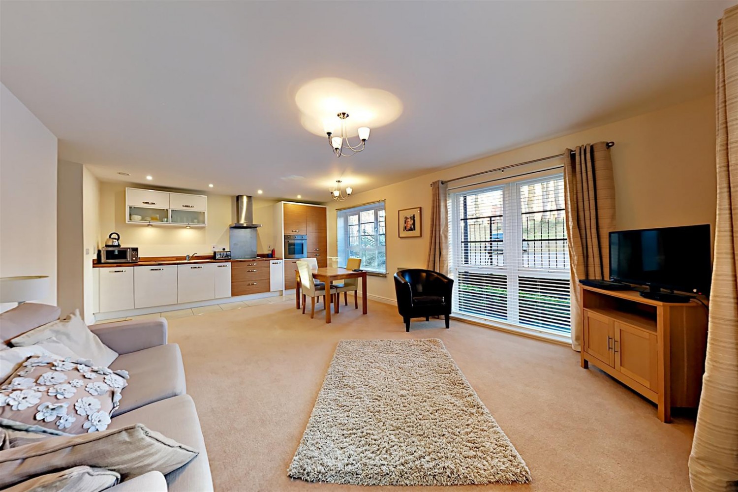 2 bedroom Flat for Letting Comet House, Wallis Square, Farnborough