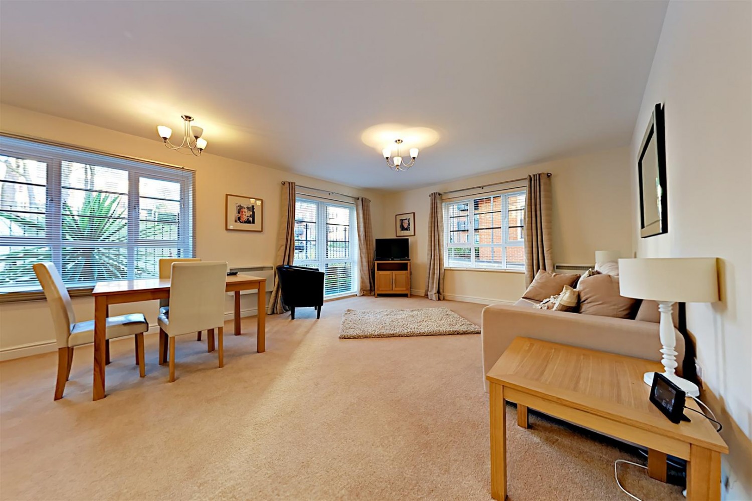 2 bedroom Flat for Letting Comet House, Wallis Square, Farnborough
