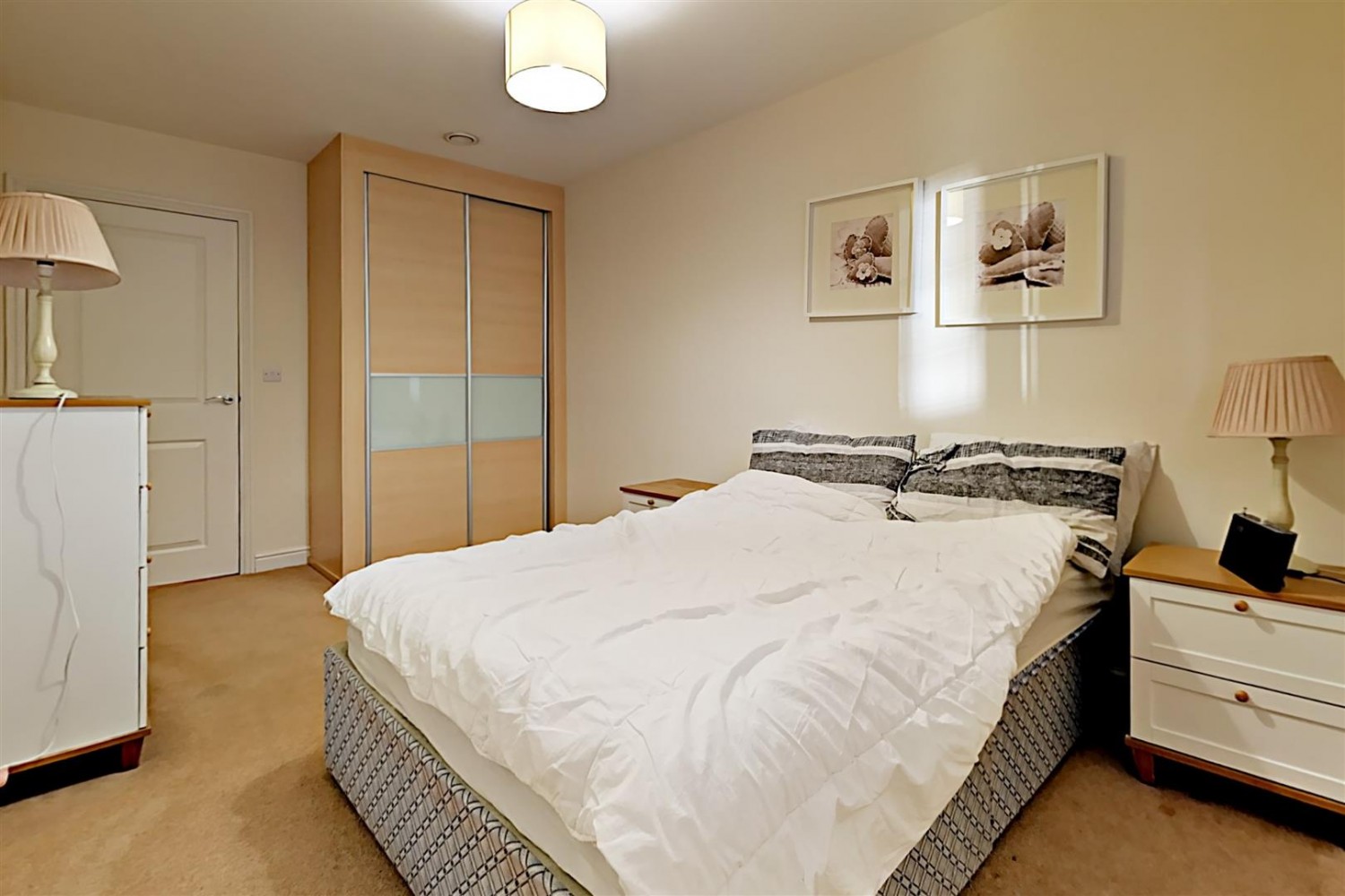 2 bedroom Flat for Letting Comet House, Wallis Square, Farnborough