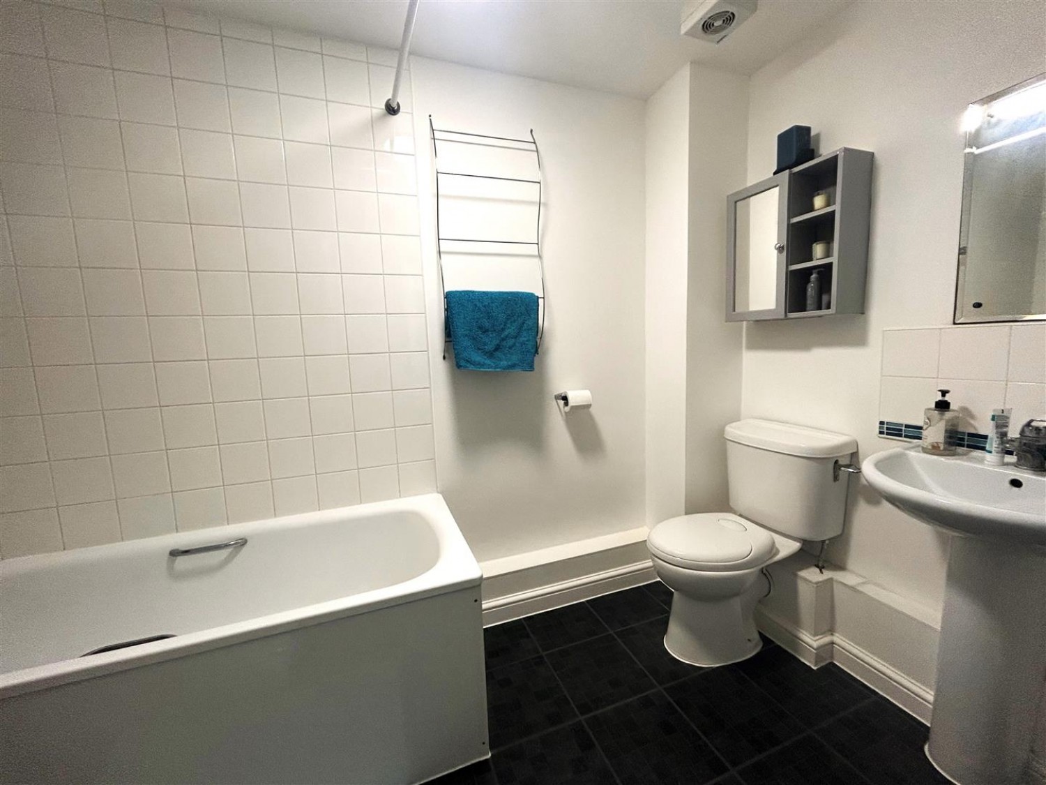2 bedroom Flat for Letting High Street, Aldershot