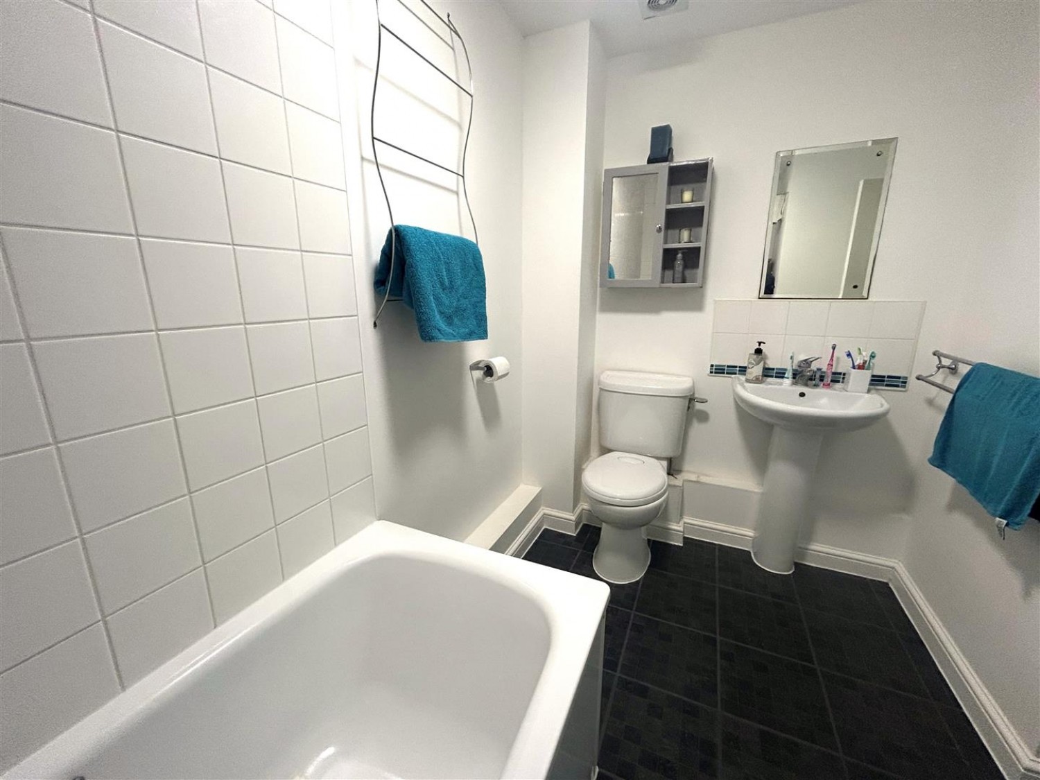 2 bedroom Flat for Letting High Street, Aldershot