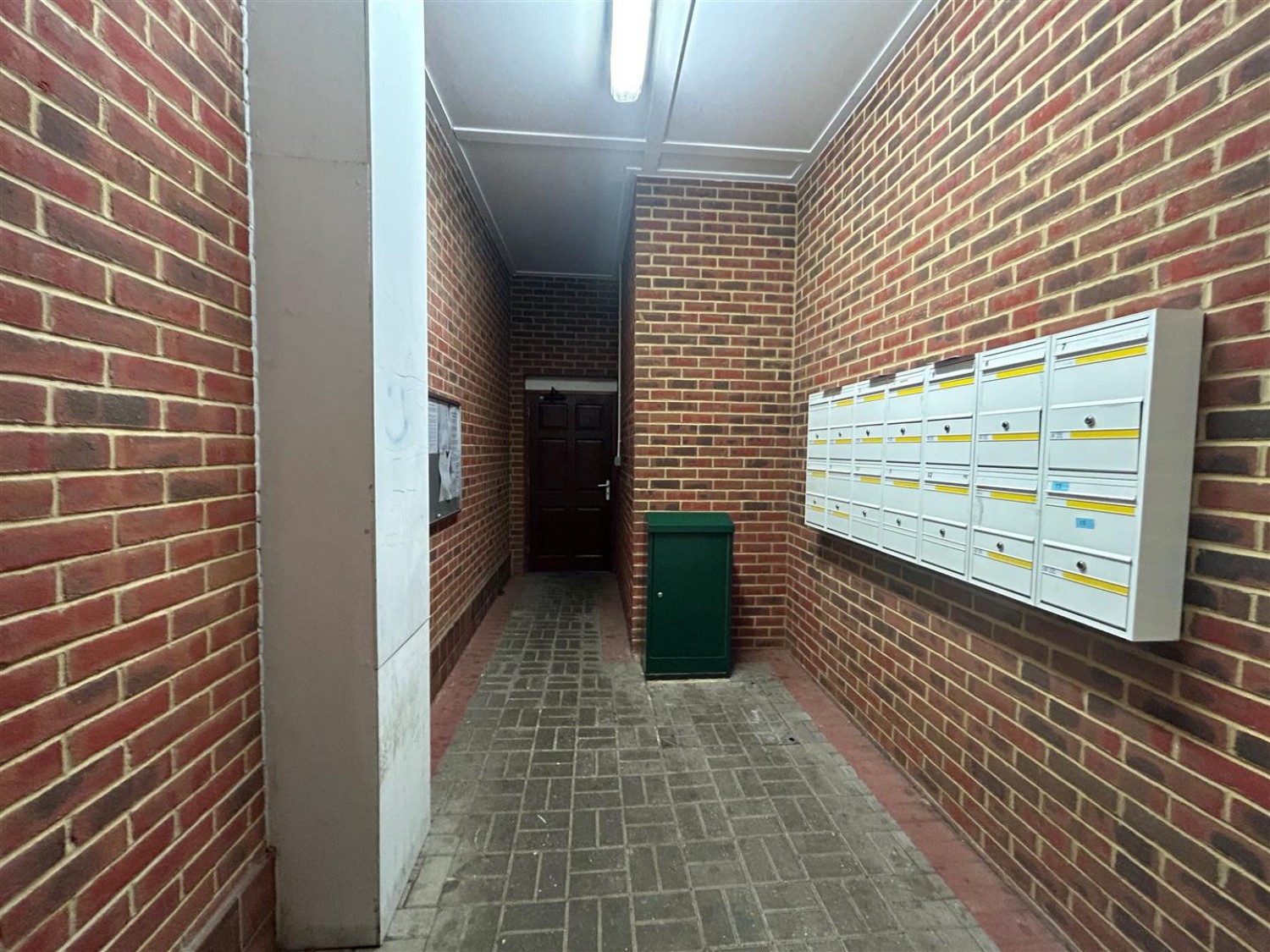 2 bedroom Flat for Letting High Street, Aldershot