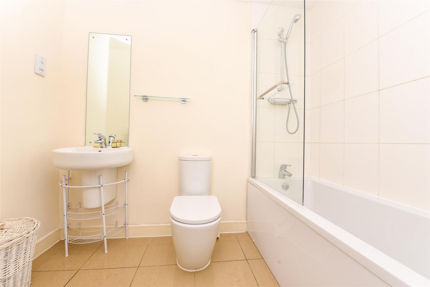 2 bedroom Flat for Letting Bevelery House, Farnborough
