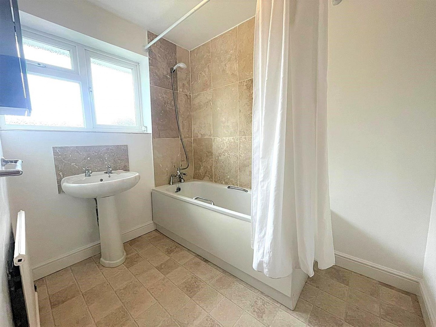 3 bedroom House for Letting Woburn Avenue, Farnborough
