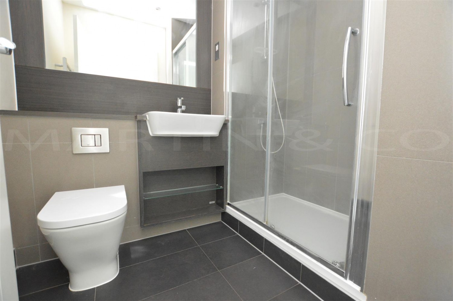 2 bedroom Flat for Letting The Peninsula, Gillingham