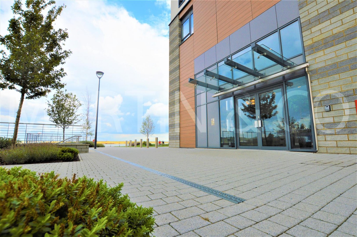 2 bedroom Flat for Letting The Peninsula, Gillingham