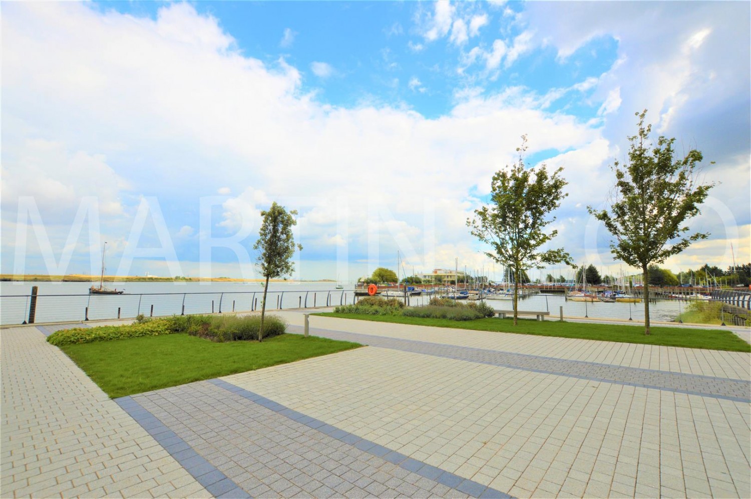 2 bedroom Flat for Letting The Peninsula, Gillingham