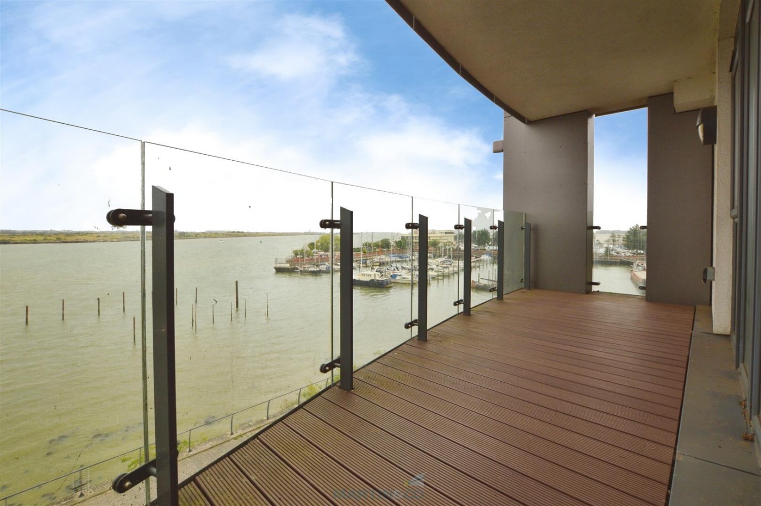 2 bedroom Flat for Letting The Peninsula, Gillingham