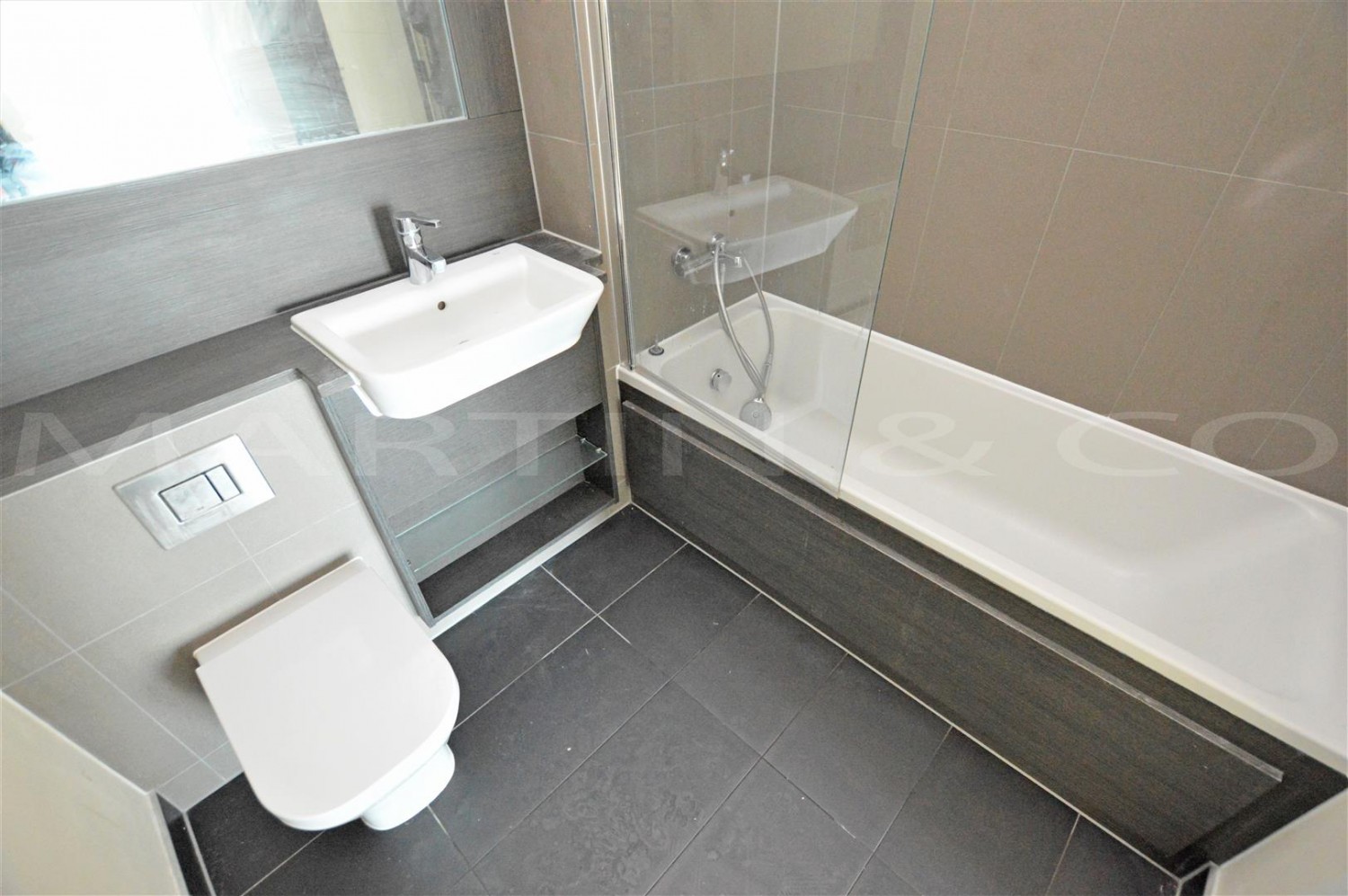 2 bedroom Flat for Letting The Peninsula, Gillingham