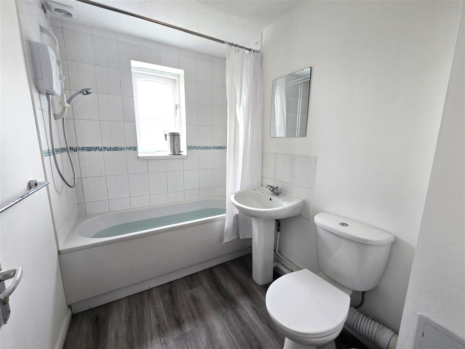 2 bedroom Flat for Letting Ascot Court, Grove Road
