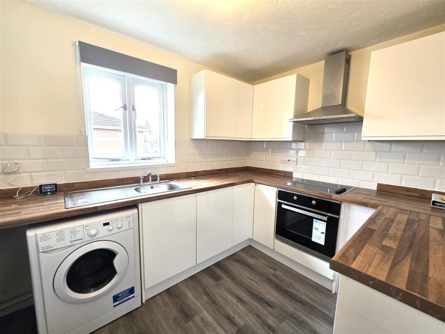 2 bedroom Flat for Letting Ascot Court, Grove Road