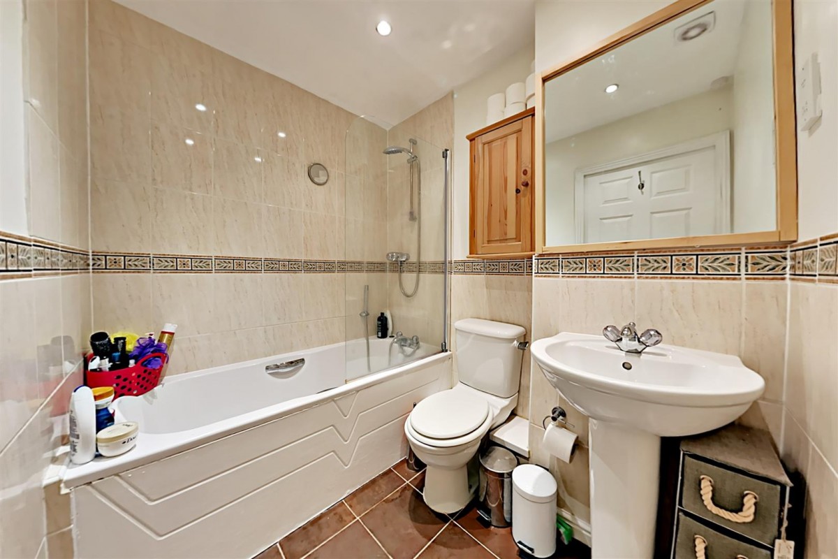 Balmoral Court, Farnborough