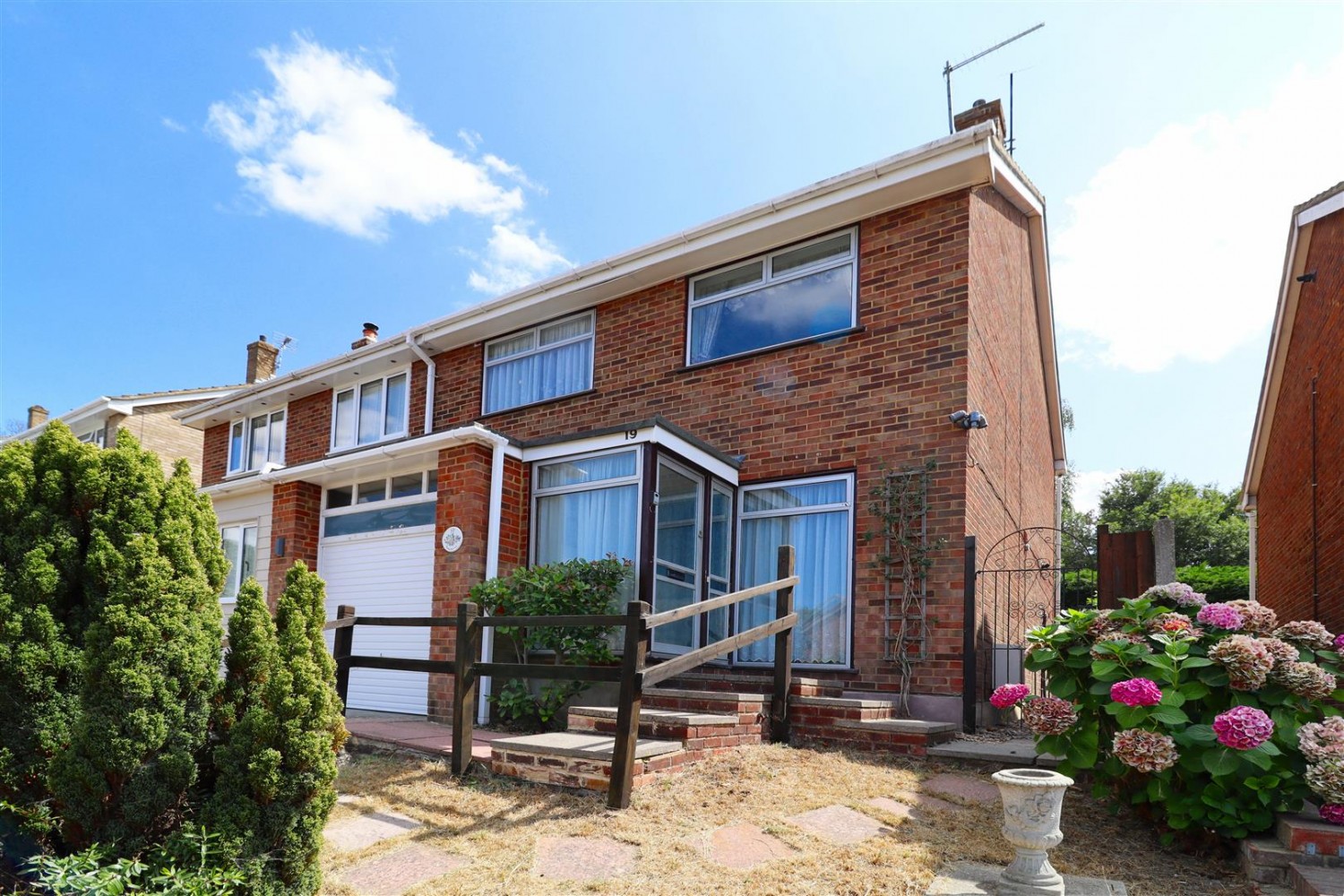 3 bedroom House for Sale Ashwood Close