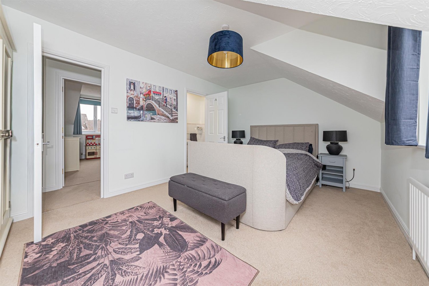 3 bedroom House for Sale Ferns Mead, Farnham