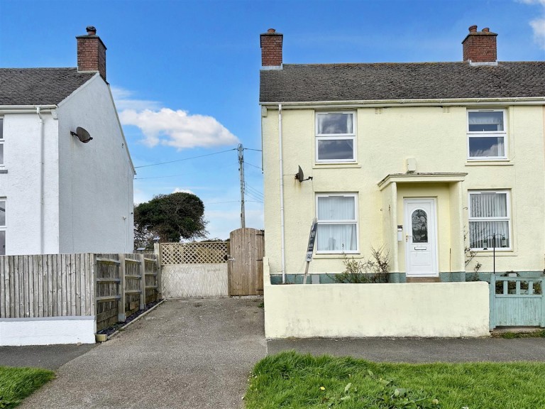 Gibson Way, Porthleven, Helston