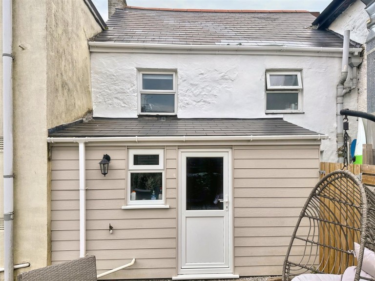 Gorgeous Three Bedroom Cottage. Constantine