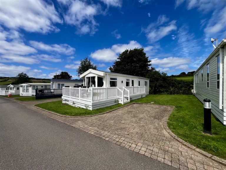 Two bedroom holiday lodge, Praa Sands
