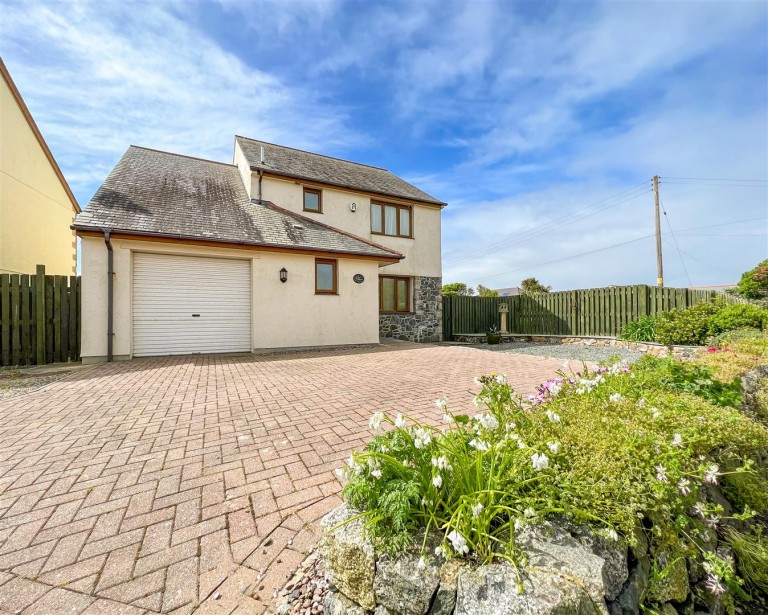 Detached family home with no chain, The Lizard