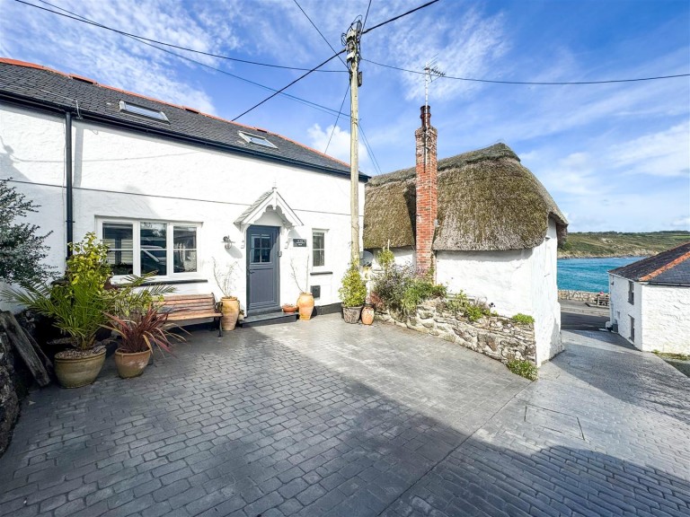 Coastal Cottage with Parking, Coverack
