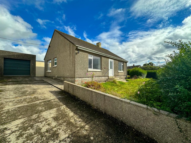 Bungalow with Large Garden, Porthleven