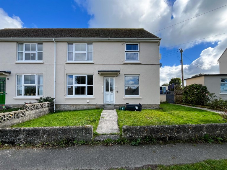 Ground floor flat with rear garden, Porthleven