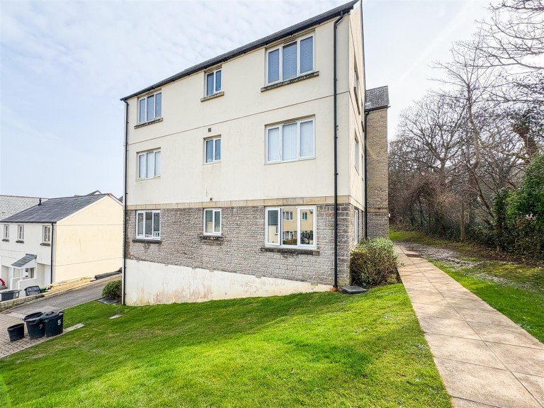 Spacious & well presented apartment, Falmouth